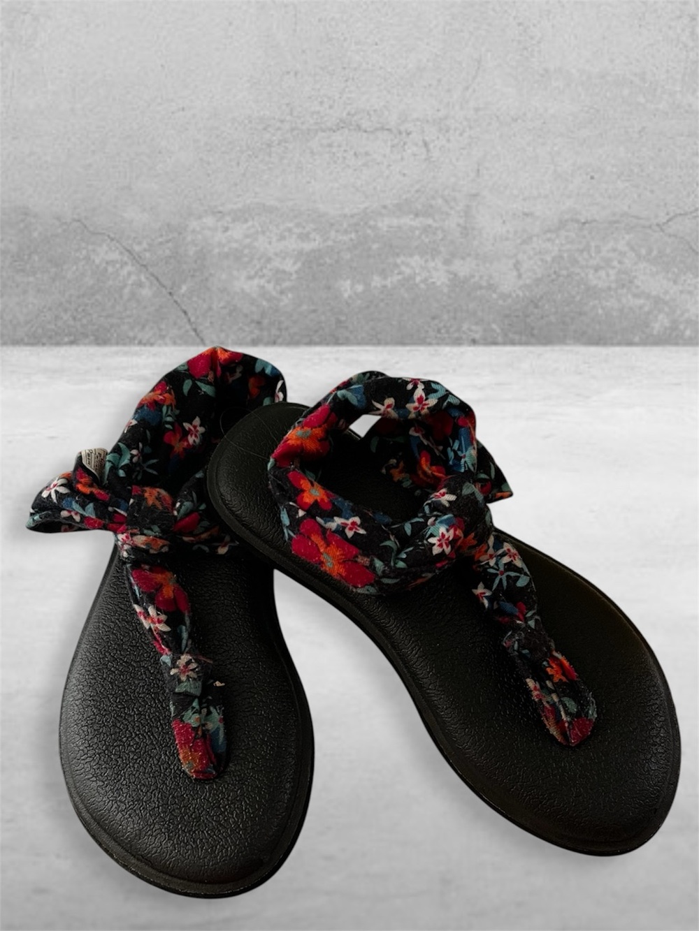 Girls Sanuk Floral Black Toe-Post Sandals with Fabric Wrap